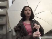 冒雨约炮，太拼了