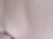 网红美美，剧情演绎荒郊野外大巴车上等男友，被蒙面猛男猥亵，连干好几遍淫语都射逼里了