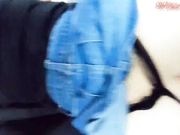 超震撼自拍-短裙丁字裤美女大白天故意打开车窗玩车震,结束后在小穴上涂风油精,痛不欲生哭着在车上打滚,穿着带风油