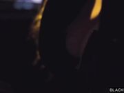 黑屌猛男抱着大奶妹子多个地方换着操沙发上桌子床上