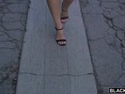 在图书馆遇到一个极品黑衣丰满小姐姐风情妩媚挡不住勾搭猛操