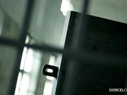 性感黑丝女狱警丽贝卡寂寞难耐勾引警卫狱房外激情啪啪 多姿势爆操真刺激