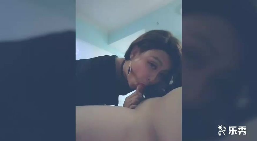 衣服还没脱就口硬了被各种姿势干了一炮