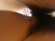 趁女友上班不在把她按倒,没想到不反抗还主动脱衣