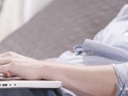 两个超极品的嫩妹舔吸揉捏肉肉看的受不了想操穴了