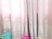 和炮友激情啪啪旁边还有个妹子观战