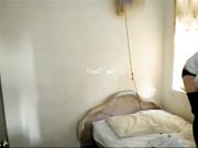 嫖站街妹衣服还没脱就迫不及待把妹子扑到