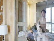 样子猥琐的土豪包养一头乌黑长发的洗发水女模特露脸酒店开房爱爱床上草到沙发在操到窗前-2