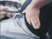 碎花连衣裙少妇户外勾引帅哥河边凉亭抱坐式啪啪口爆精液太浓要抽口烟缓缓