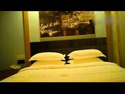 美丽的平胸女孩喜欢骑马啪啪