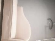 约了个白裙妹子TP啪啪，蹲着口交床上舔逼抱着猛操