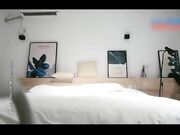 大鸡巴小伙约了个援交女一看鸡巴太大又找姐妹来一起享受-3