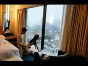 和极品身材的可爱小女友 落地窗前