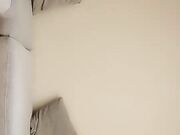 牛仔短发高颜值性感妹子，特写口交吸奶调情大力猛操呻吟