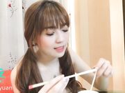 与粉丝玩真心话大冒险输了要求与他做爱被爆操尖叫