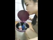 爸爸的小骚货非常诱惑主动拿着大鸡巴要求啪啪各种体位抽插爆草