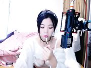 高颜值年轻嫩妹主播激情自慰大秀 身材很好 淫水白浆插出不少