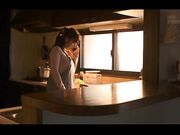 美容院里的熟女技师被男老板强暴