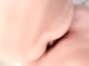 两个超嫩的小美女浴室里脱光了轮流干