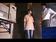 超市老板欠下高利贷只好让老板娘去肉偿