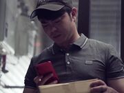 剧情演绎白嫩丰满骚妻寂寞难耐家中自慰棒自嗨被送快递的小哥撞见主动投怀送抱