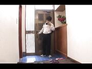 儿子女朋友来家里做客爸妈刚出门上班两个人就开始疯狂做爱