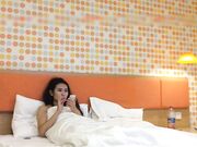 幼师院校胸大性感的漂亮美女放暑假回家前一晚和男友宾馆啪啪