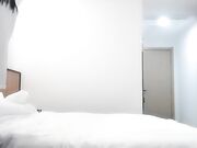 屌哥酒店约妹上门服务偷拍约了个21岁叫床呻吟像看AV的酒吧服务员给老王草