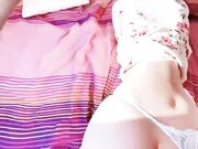 蜂腰美臀嫩妹白丝足交扶屌入穴多体位无套抽插