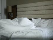 广东某科技大学情侣开房激情造爱美女呻吟声太诱惑了不停说好舒服干的啪啪响