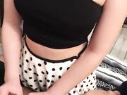 火辣华裔美女小莉狂热主动为洋男友性服务先乳射一次在穿上网袜啪啪