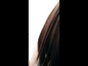 掰开小女友的逼逼给大家看逼毛长的很茂密