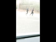 无毛白虎逼嫩妹子跟男人开车去荒郊野外车震内射