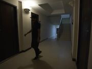 小偷闯空门 回家的空姐被按倒狂操