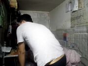 年轻情侣蜗居出租房里激情啪啪啪小女友真不错皮肤白嫩身材好大长腿