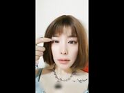 女主播和几个年轻人在线直播