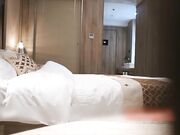 高价网约高颜值精致脸蛋外围气质美女聊会天培养下感情开始啪啪啪抱起来肏