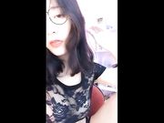 身材非常性感的高颜值女神主播戴着一副眼镜很知性也很骚气扭臀晃腰揉奶挑逗喘息声听了令人兴奋