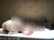 大肚腩东哥酒店啪啪样子纯情无法按时还贷选择肉偿的巨乳眼镜学妹乳晕粉粉的