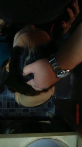 网红演绎KTV厕所勾引闺蜜的男朋友啪啪呻吟刺激