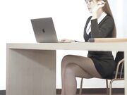 麻豆传媒最新剧情 E奶女教师遭体育系坏学生下迷药硬上