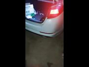 寂寞少妇跟炮友半夜约会偷情开车去荒郊野外打野战