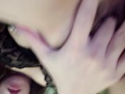 巨乳少女的嫩逼逼毛很茂密木耳两侧都长满了阴毛