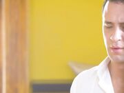 绝美黑发妞在办公室勾引同事打炮解决性饥渴