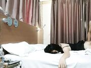 良家小姐姐刷完抖音换上丝袜淫水潺潺抽插